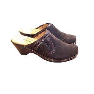 Softspots brown suede slidein mules with lace up side design embroidered 9M